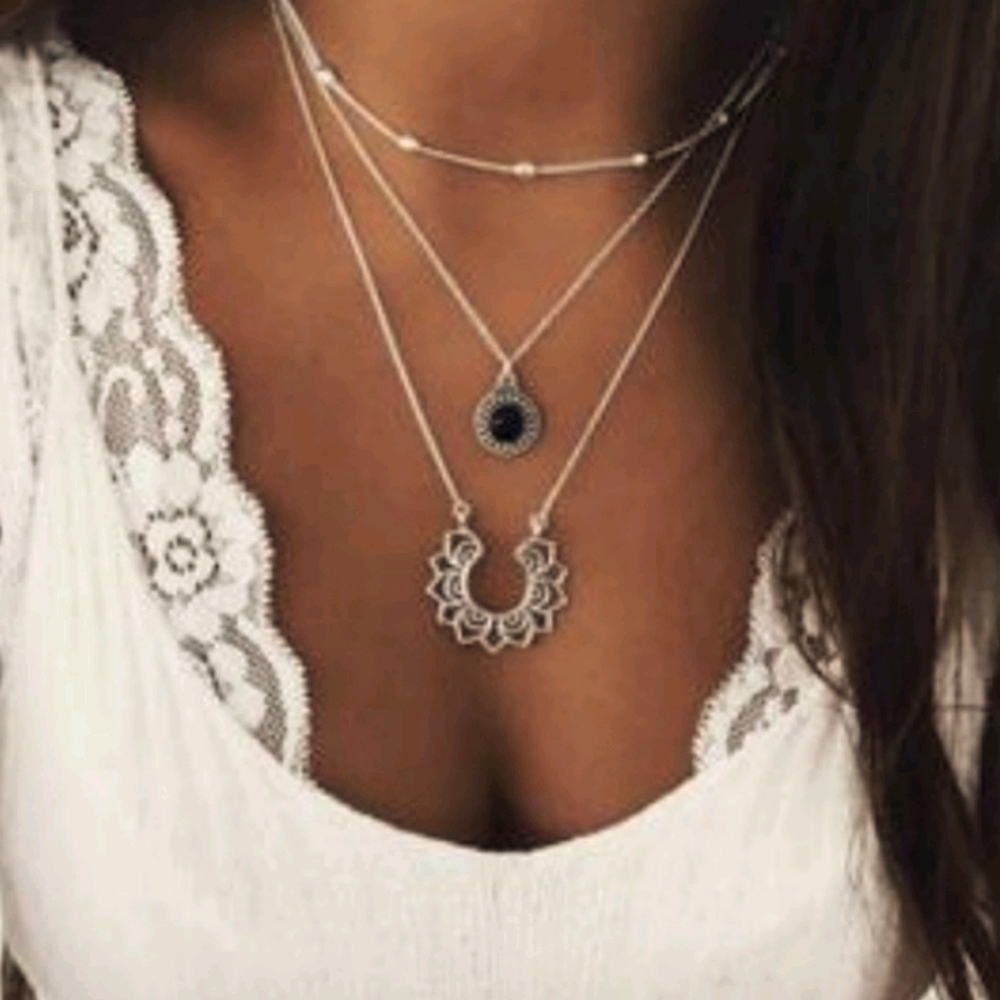 Choker necklace